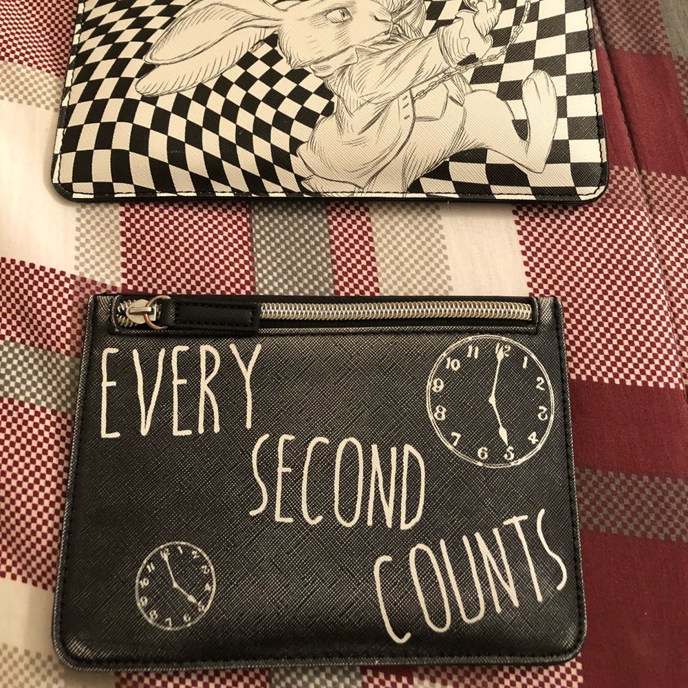 ✨ Black & White Wallet ✨